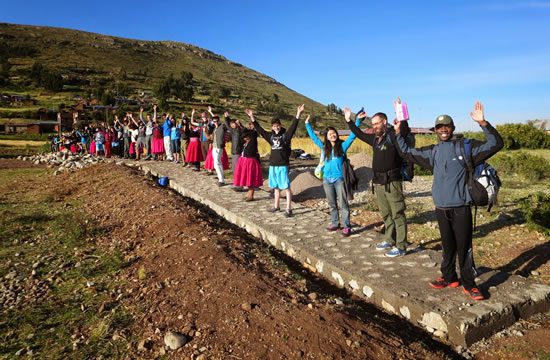 Puno – Chucuito – Luquina – Taquile – Uros <span>2 días <br> 1 noche</span>