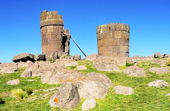 Puno – Chullpas de Sillustani <span>½ día <br> pm</span>