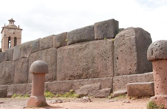Puno – Inca uyo – Aramu muru – Tiahuanaco / Privado <span>1 día <br> completo</span>