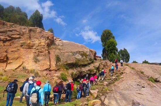 Puno – Isla de los Uros – Llachón – Taquile <span>2 días <br>1 noche</span>